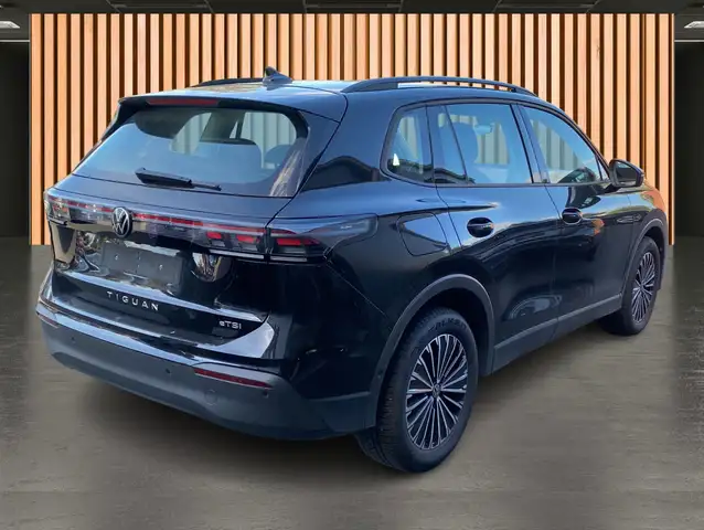 Volkswagen Tiguan view 5
