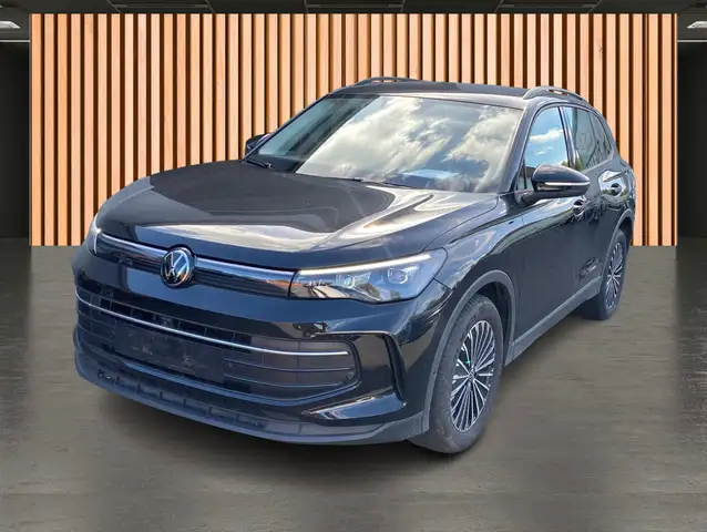 Volkswagen Tiguan view 2