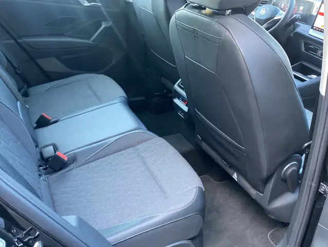 Volkswagen Tiguan view 17