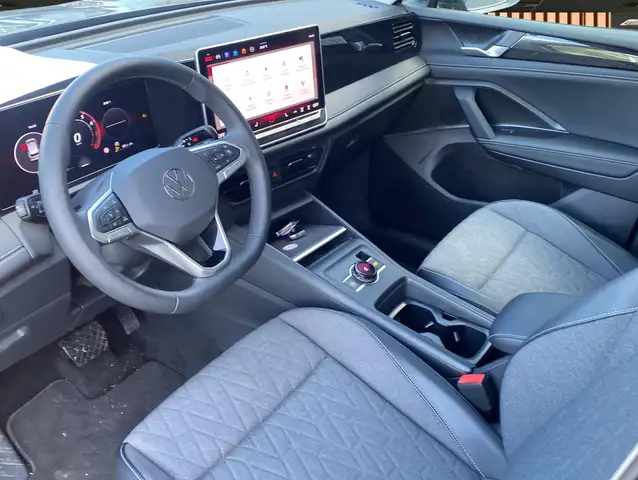 Volkswagen Tiguan view 11
