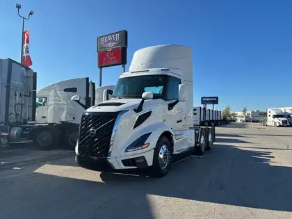 2025 Volvo VNL64T300 Demo pricing! 64239844 WINNIPEG MB New