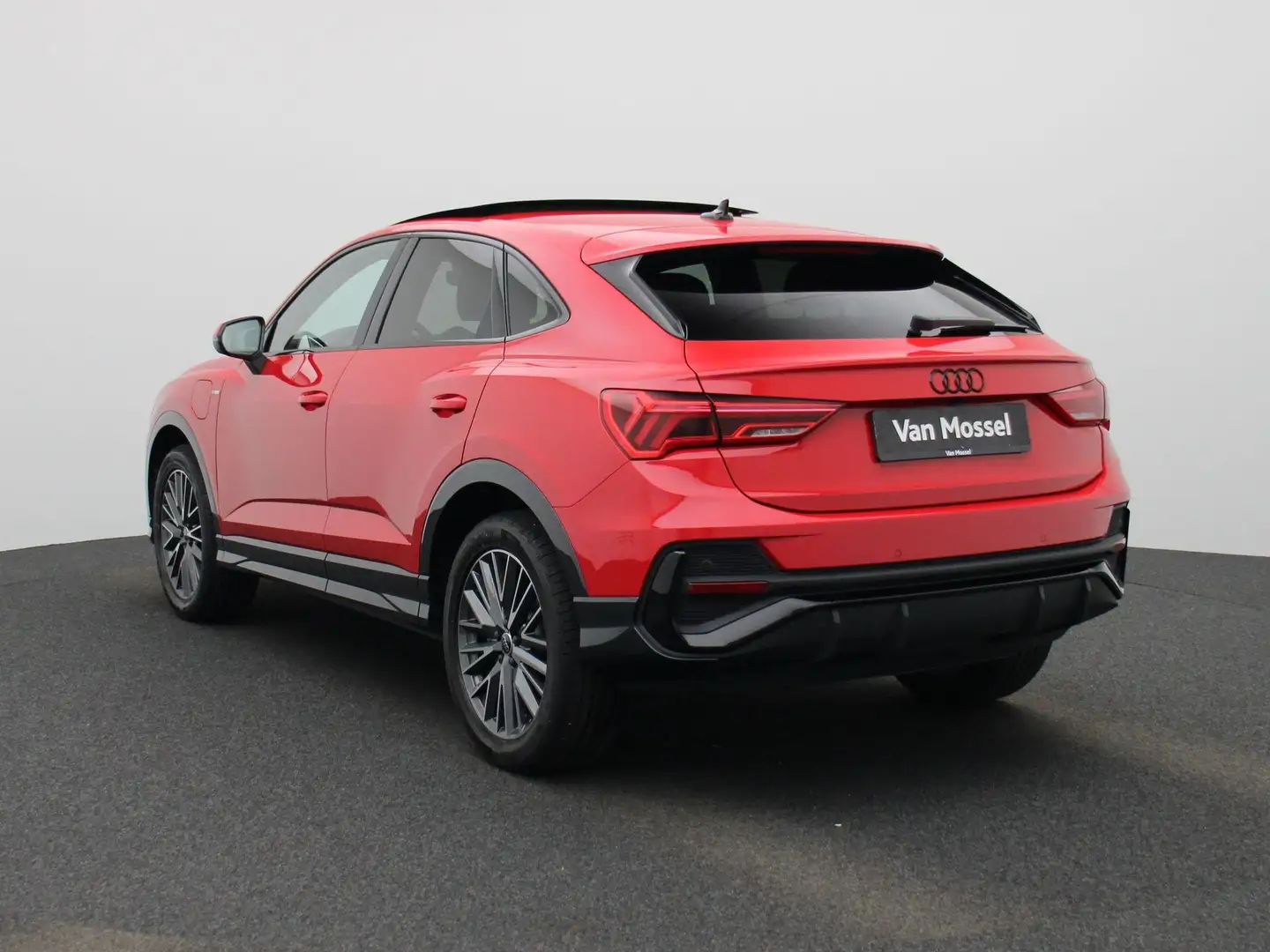 Audi Q3 Sportback 45 TFSI e S Edition 245 PK | S-Line | Au Rouge - 2