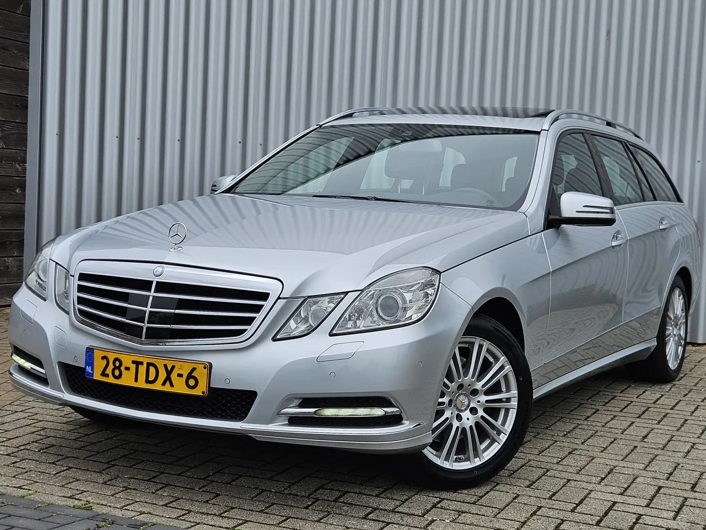 Mercedes-Benz E 350 Estate CGI Avantgarde 4-Matic / Dealer Onderhouden Grijs - 1
