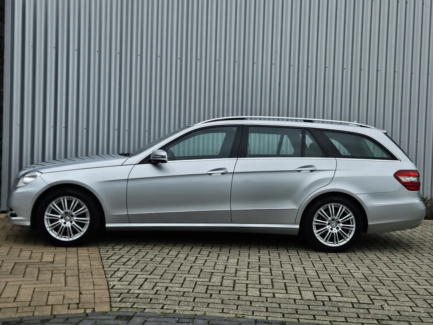 Mercedes-Benz E 350 Estate CGI Avantgarde 4-Matic / Dealer Onderhouden Grijs - 2