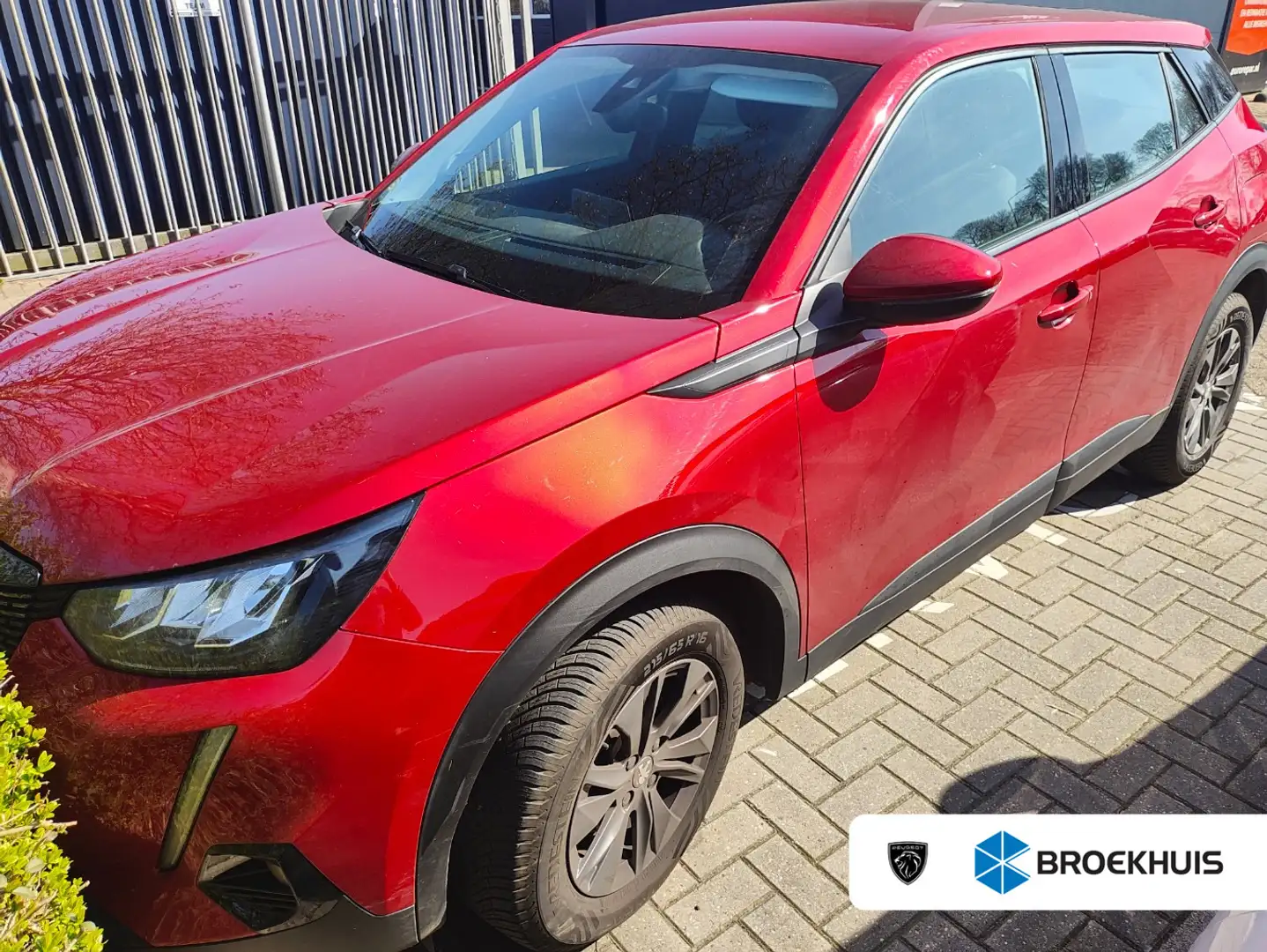 Peugeot 2008 1.2 PureTech Active | Achterbank in delen neerklap Rood - 1