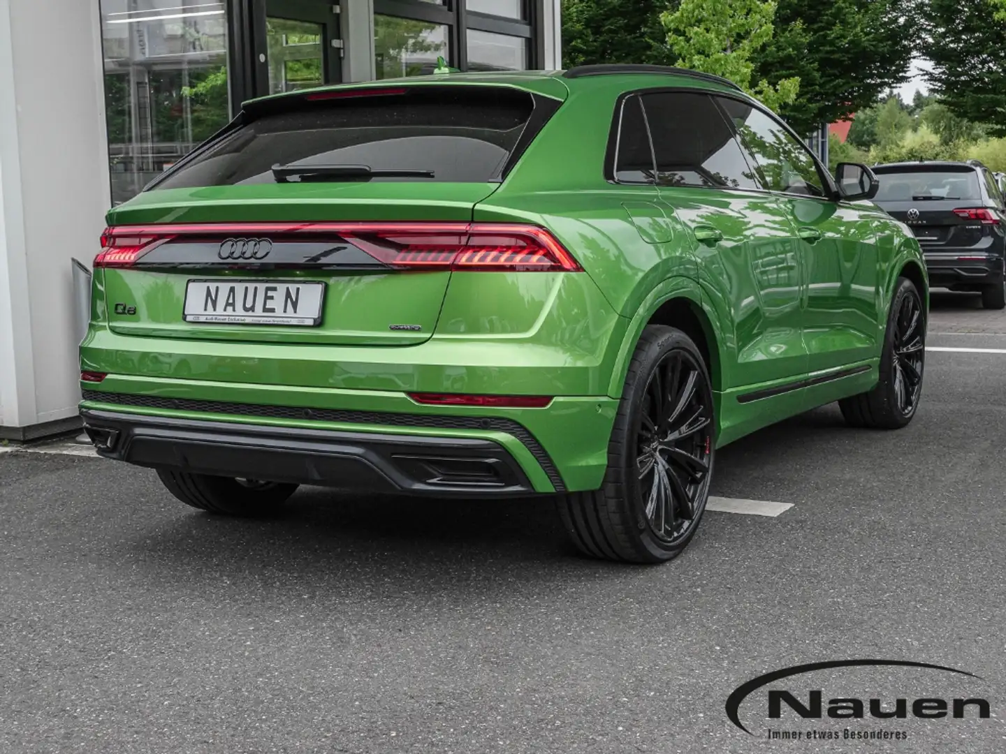 Audi Q8 50 TDI comp. S-line *PANO*ST.HZG*ACC*ALLRADLENKUNG Зелений - 2