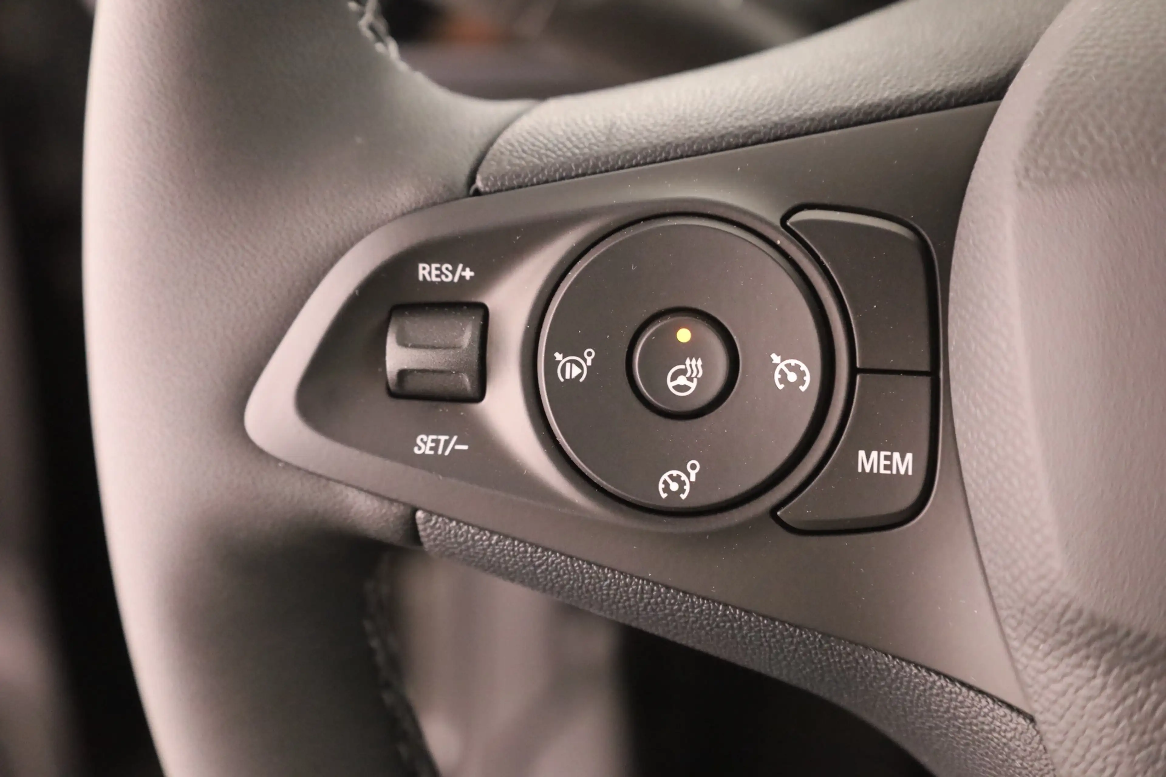 Opel Corsa GS 1.2 mHEV Turbo Aut. LED Kamera Sitzheizun — photo 11