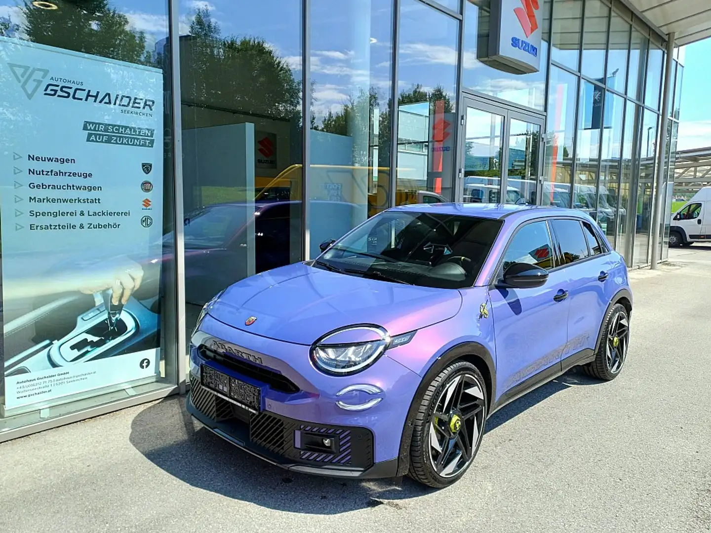 Abarth 600e 54kWh Scorpionissima Violett - 1