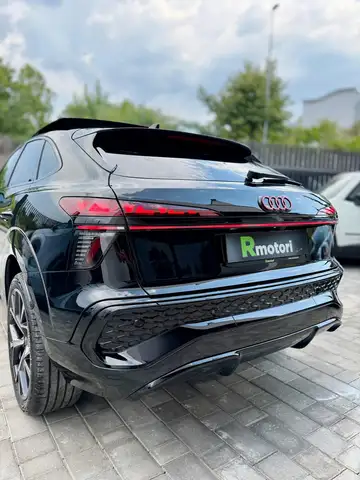 Audi Q3 view 14