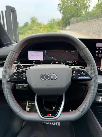 Audi Q3 view 5