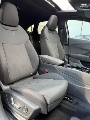 Audi Q3 view 10