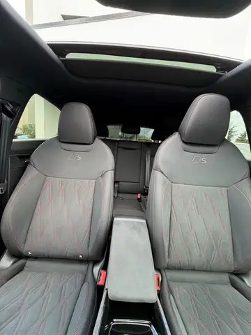 Audi Q3 view 9