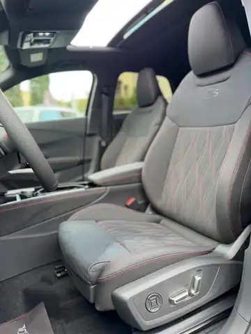 Audi Q3 view 8