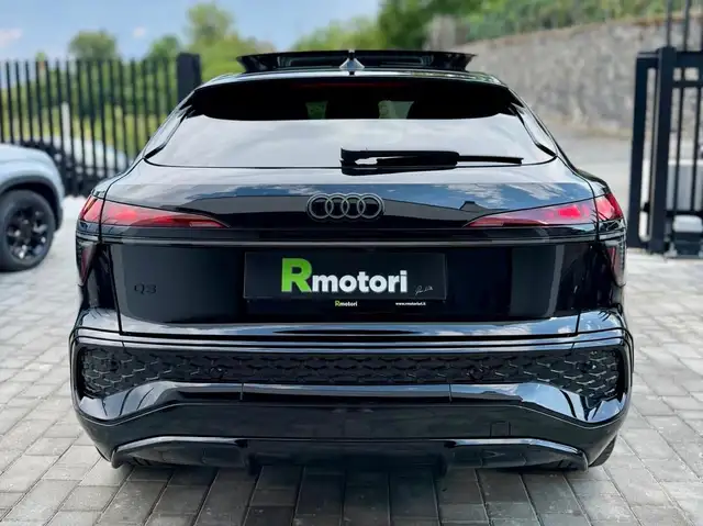 Audi Q3 view 15