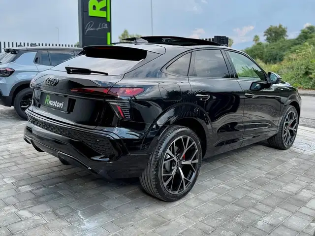 Audi Q3 view 13