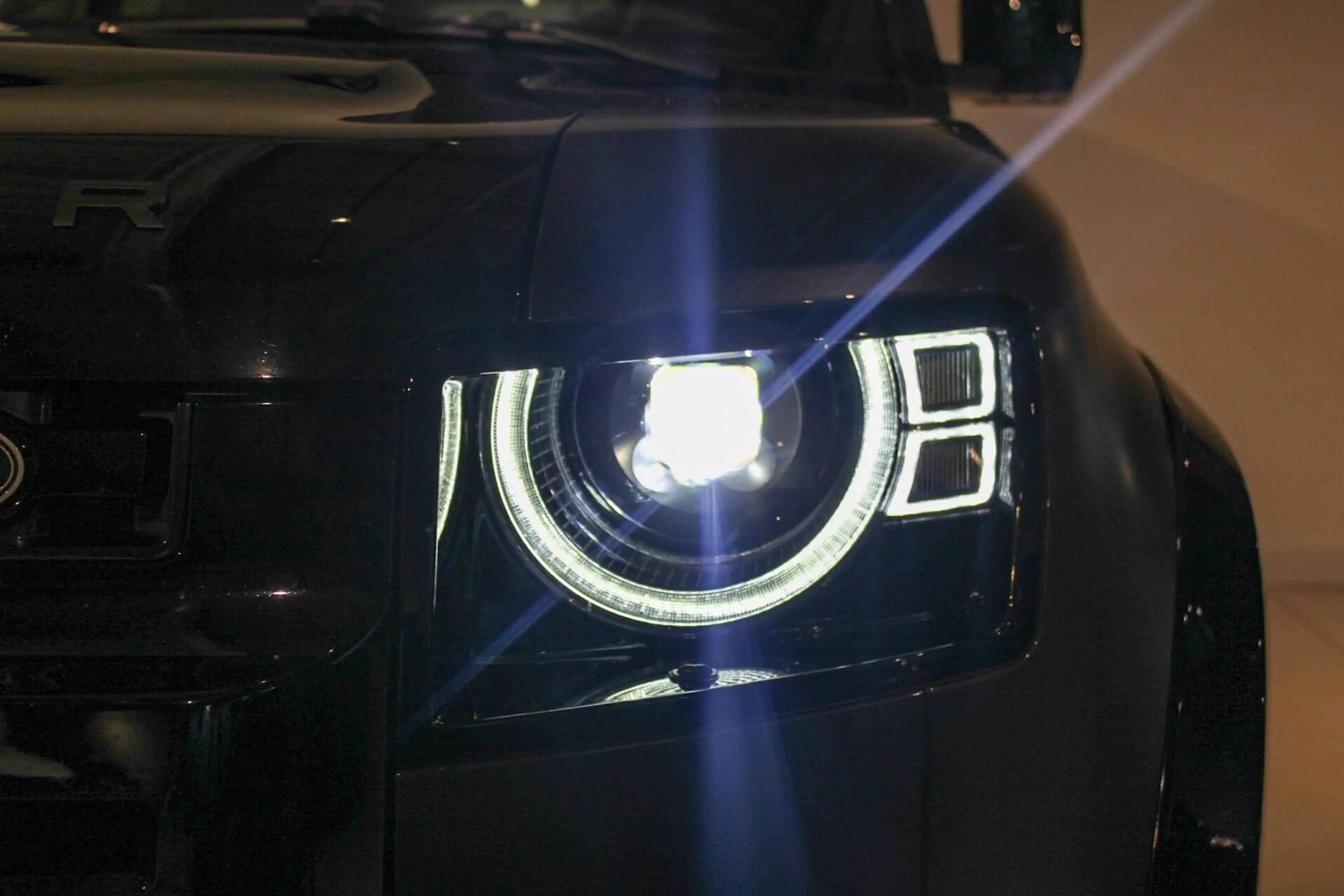 Land Rover Defender 5.0 P525 110 V8 Grijs Kenteken — photo 8
