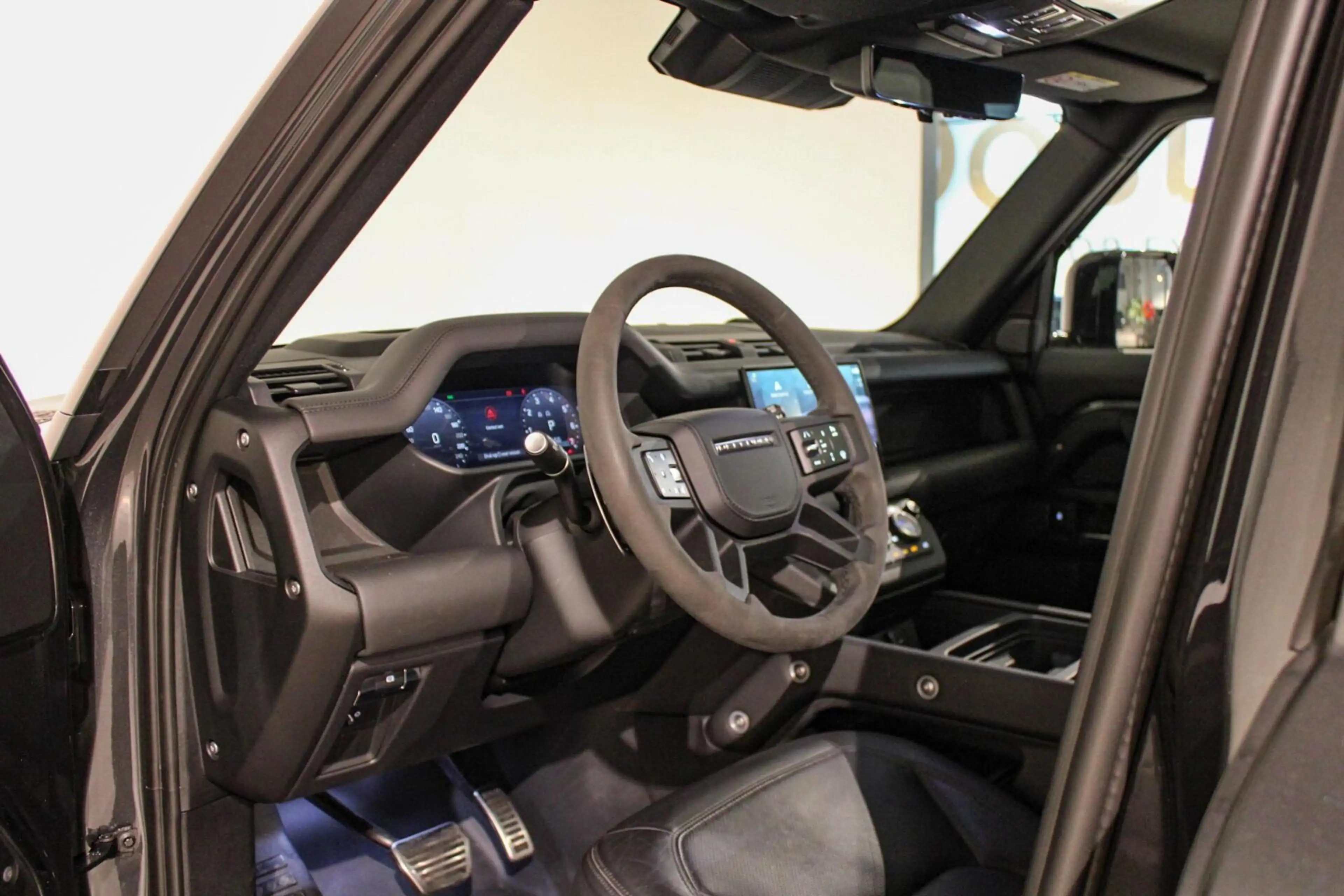 Land Rover Defender 5.0 P525 110 V8 Grijs Kenteken — photo 10