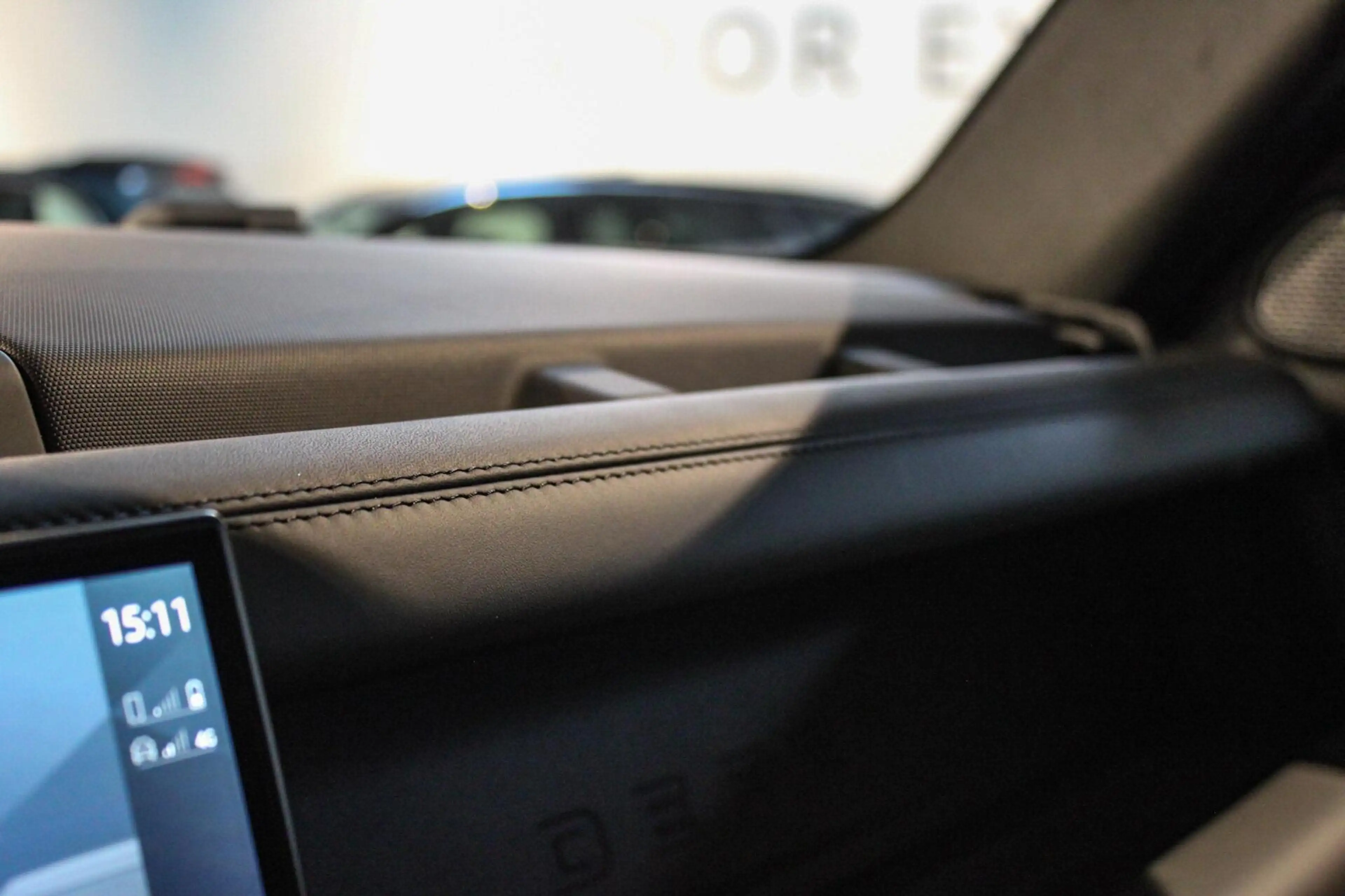 Land Rover Defender 5.0 P525 110 V8 Grijs Kenteken — photo 33