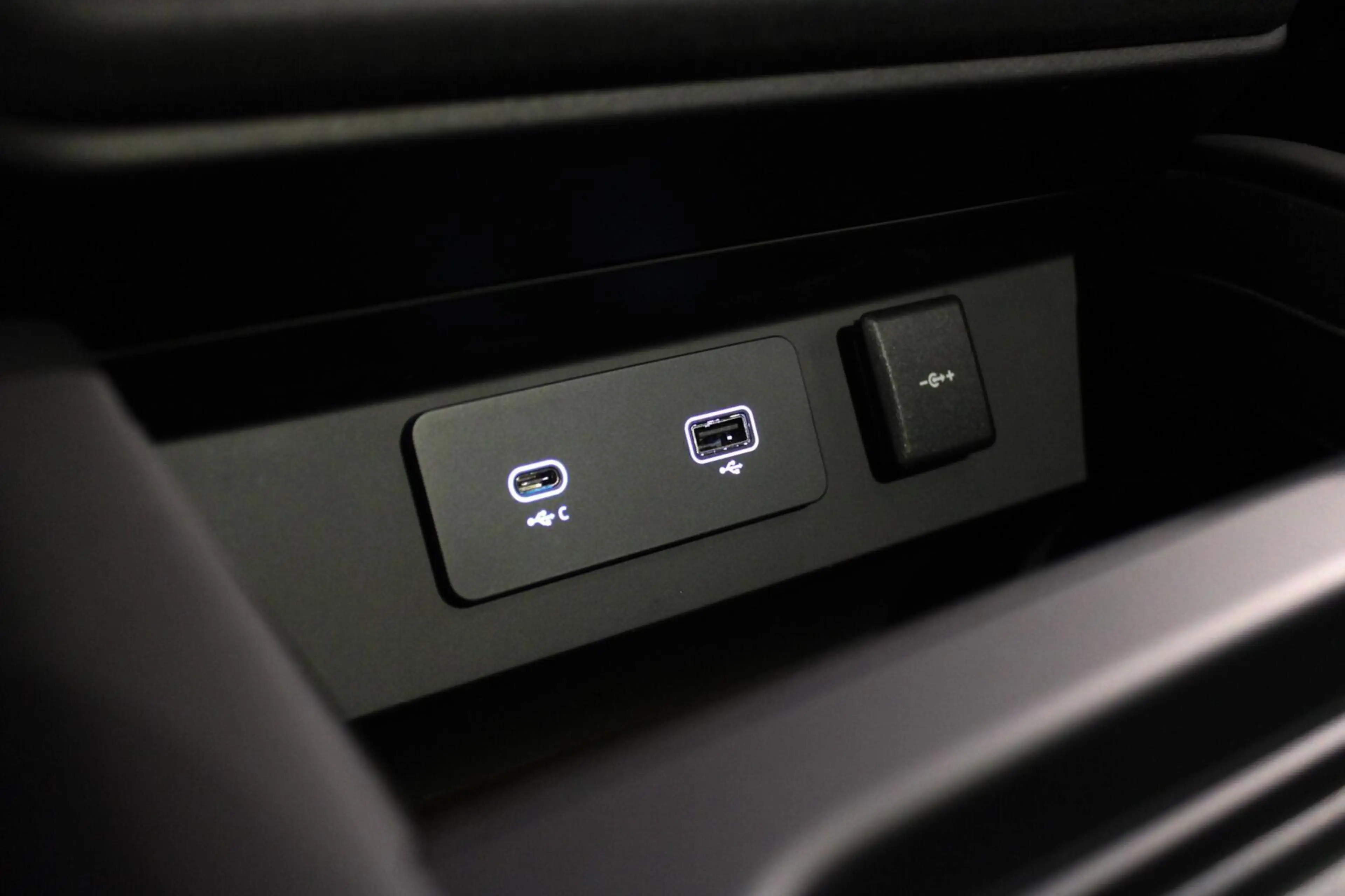 Land Rover Defender 5.0 P525 110 V8 Grijs Kenteken — photo 50