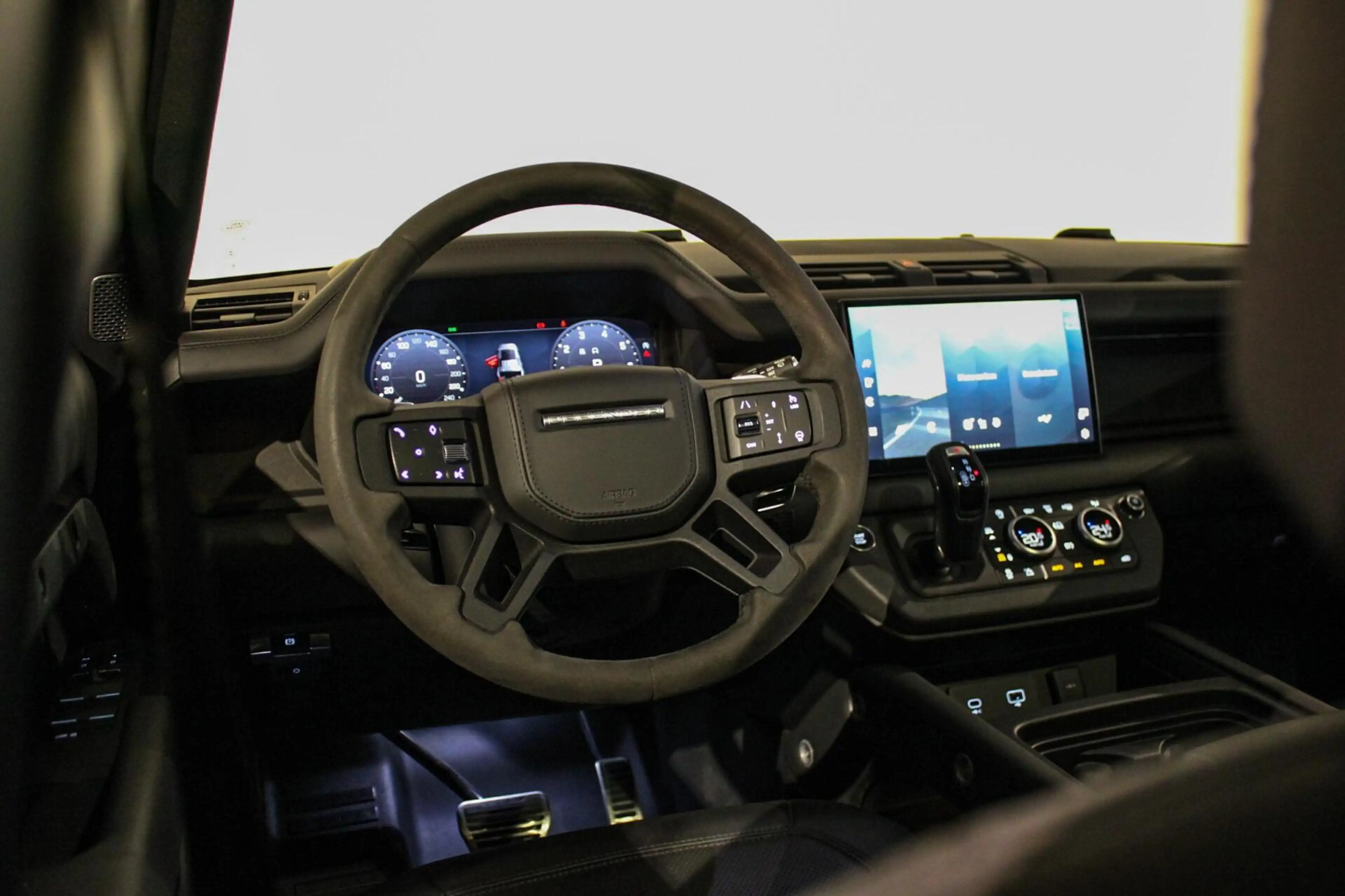 Land Rover Defender 5.0 P525 110 V8 Grijs Kenteken — photo 20