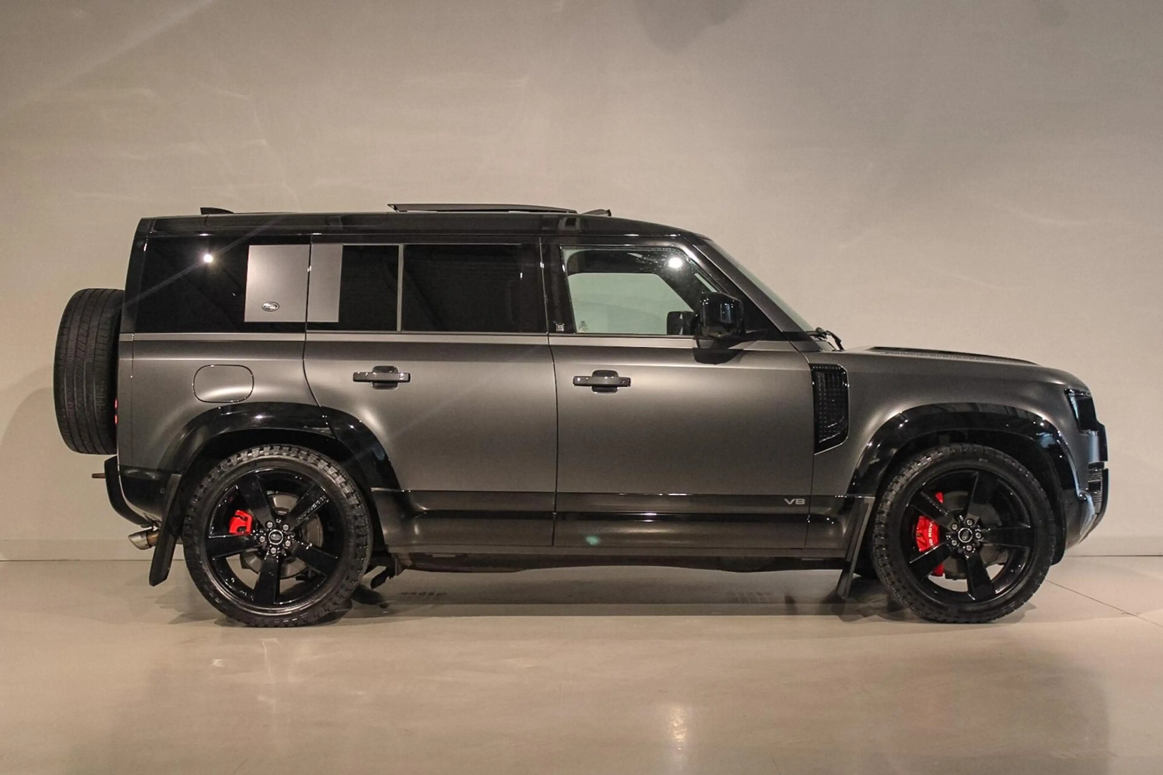 Land Rover Defender 5.0 P525 110 V8 Grijs Kenteken — photo 6