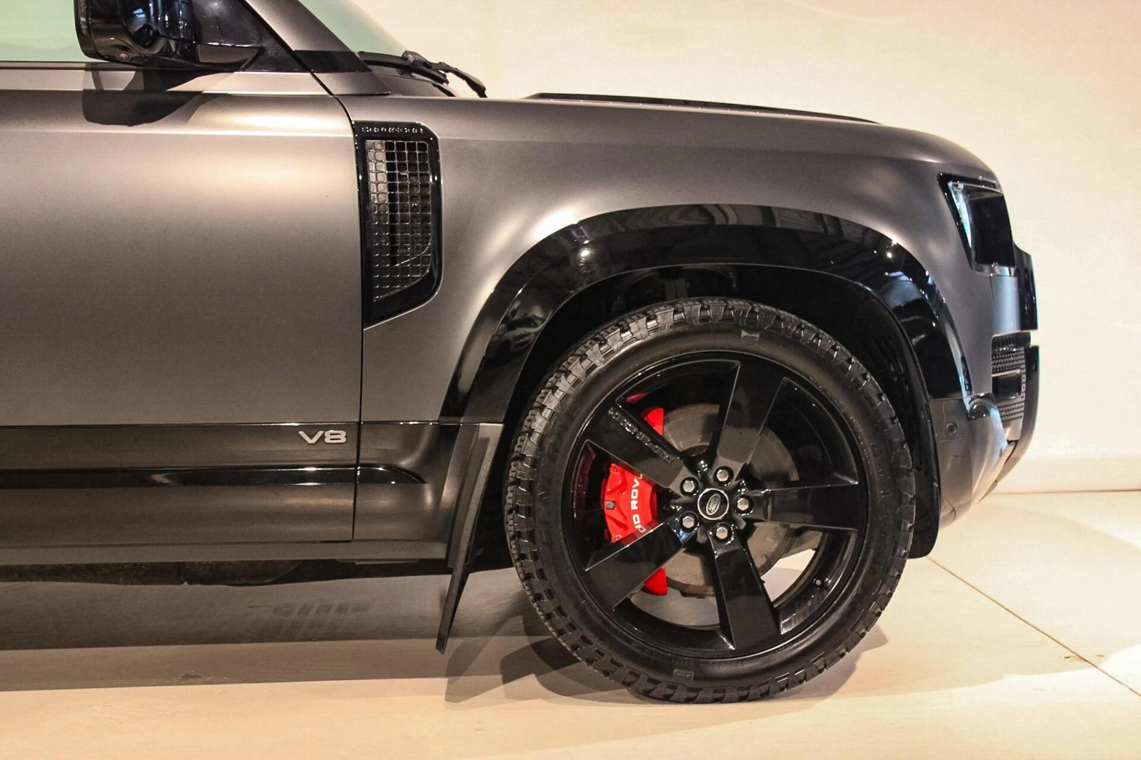 Land Rover Defender 5.0 P525 110 V8 Grijs Kenteken — photo 19