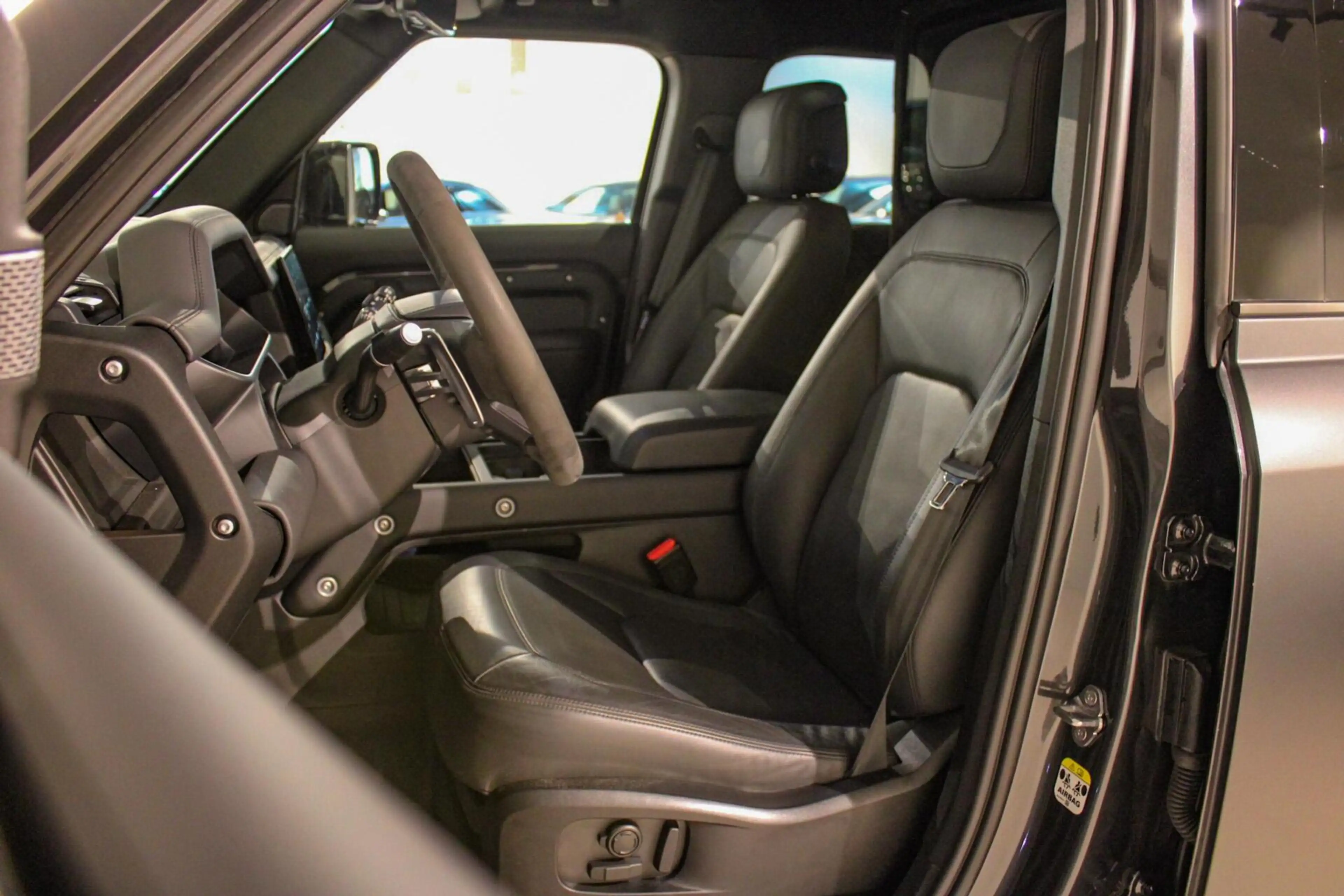Land Rover Defender 5.0 P525 110 V8 Grijs Kenteken — photo 11