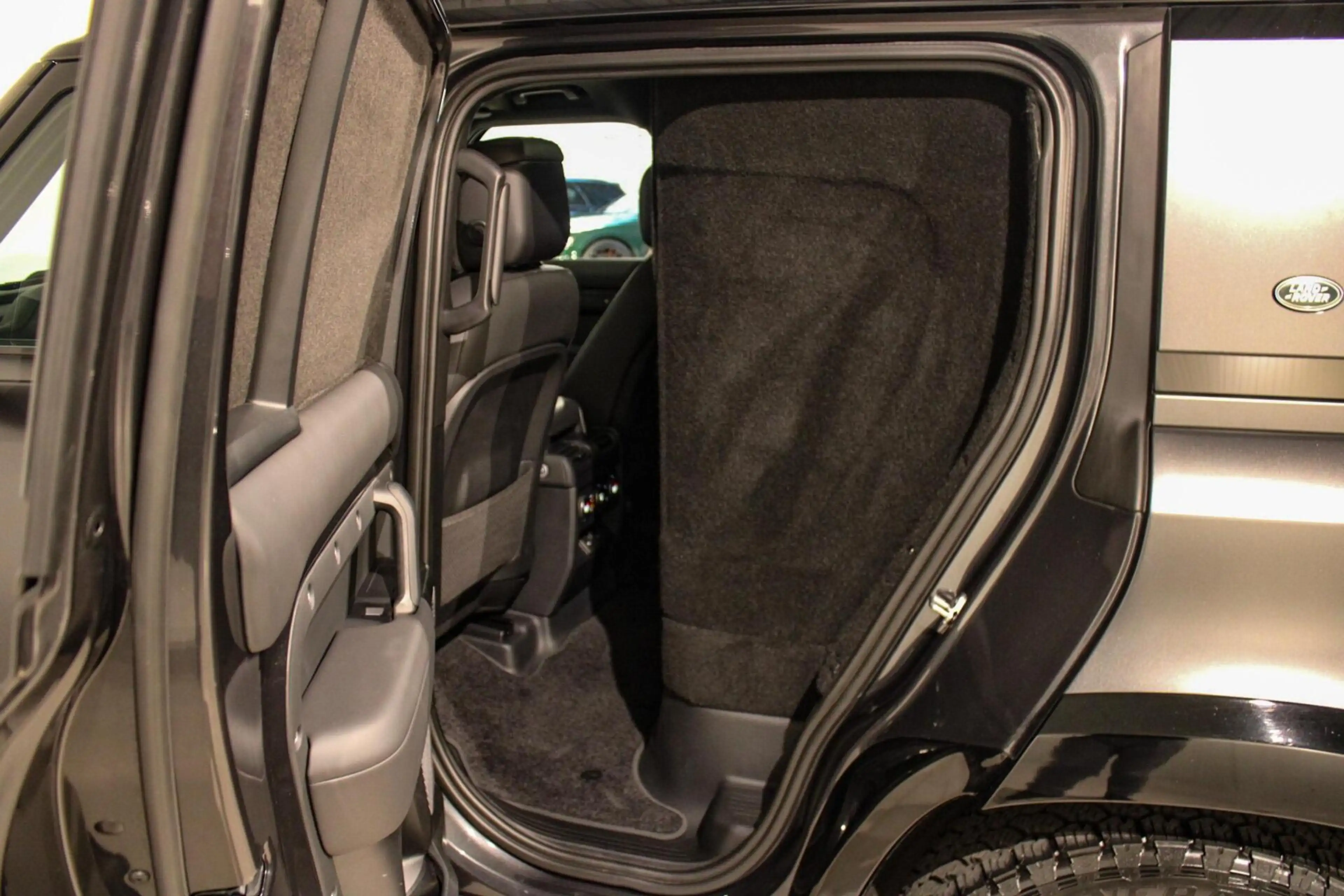 Land Rover Defender 5.0 P525 110 V8 Grijs Kenteken — photo 13