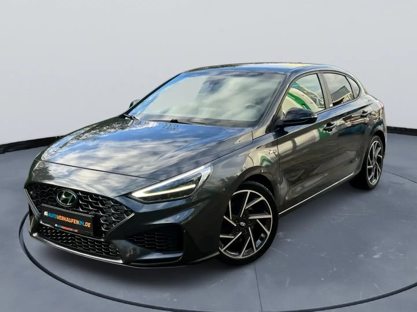 Hyundai i30 Fastback N Line 1.5 T-GDI DCT CARPL. KAM LED Grau - 1