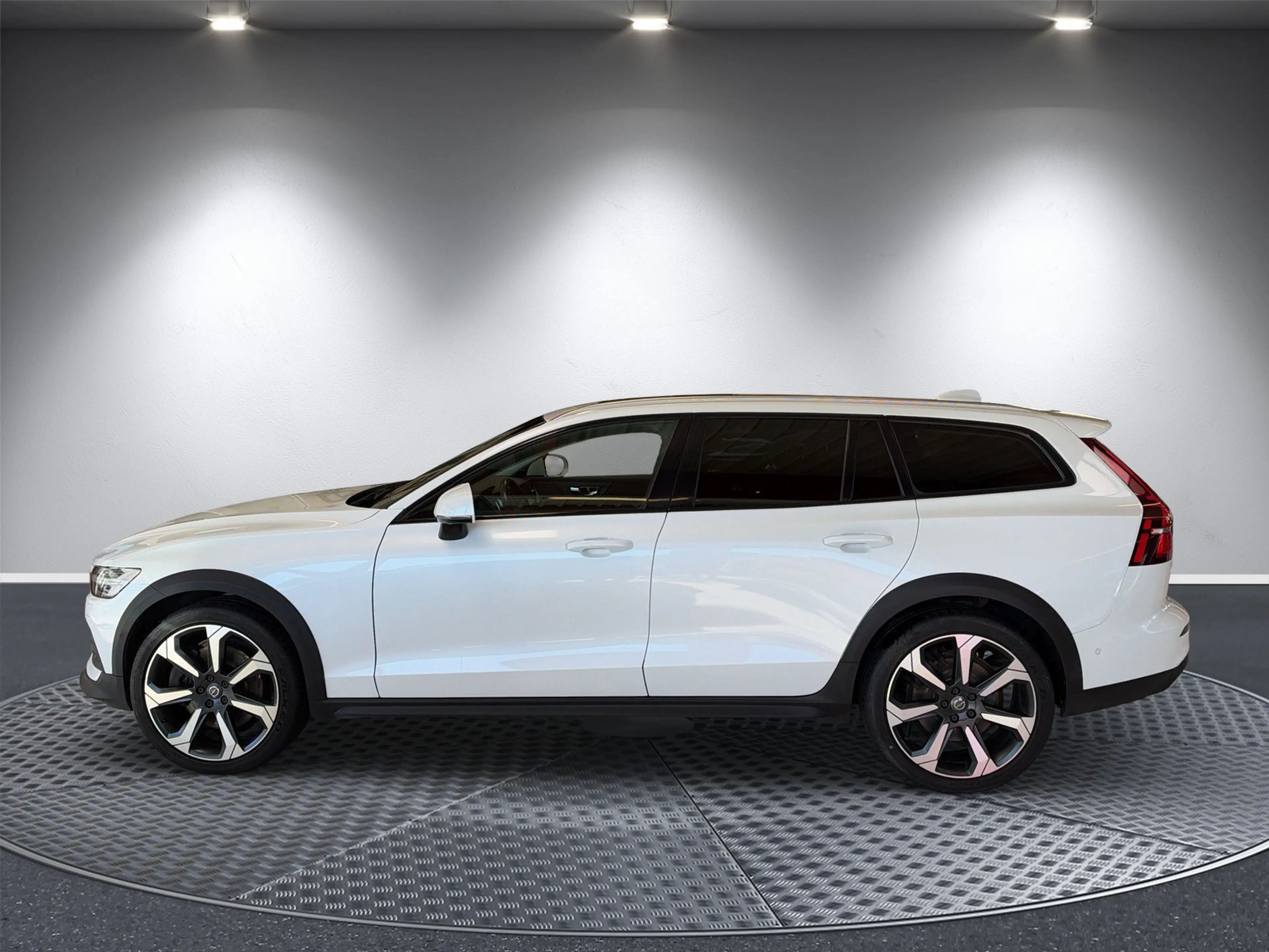 Volvo V60 Pro AWD-AHK schwenk- Panodach- elek.Heckdeckel — photo 2