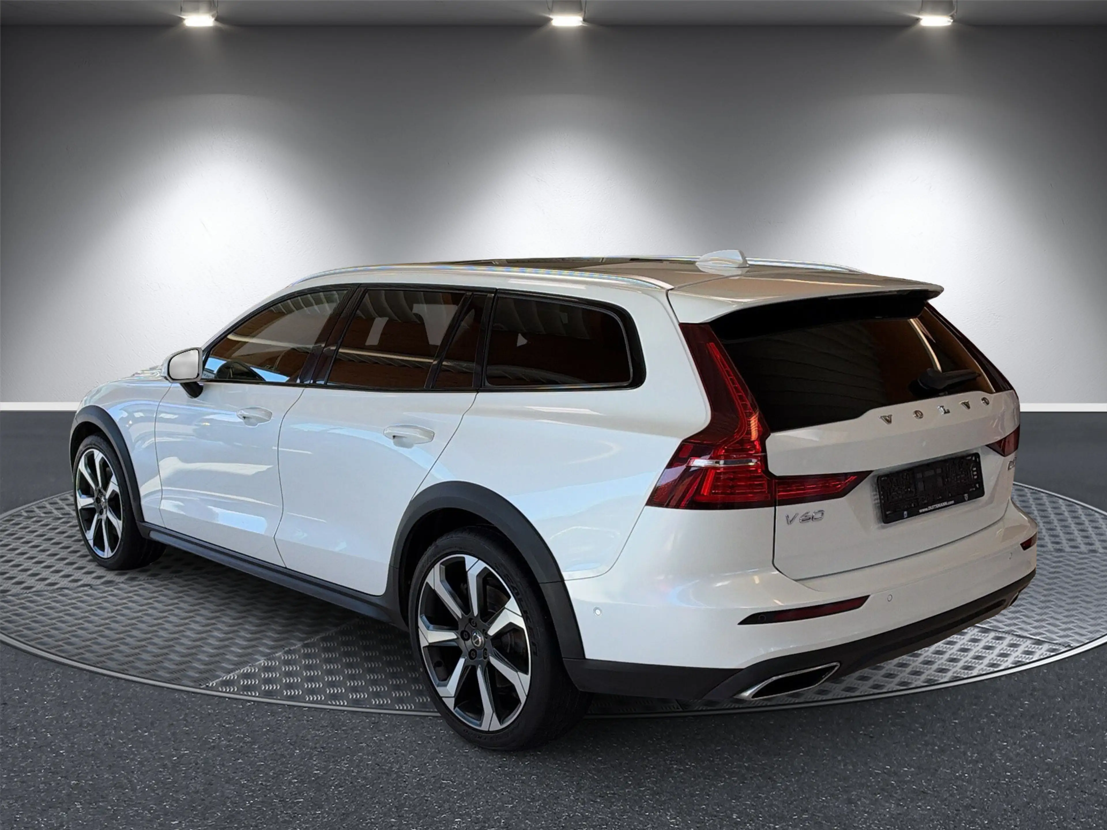 Volvo V60 Pro AWD-AHK schwenk- Panodach- elek.Heckdeckel — photo 3