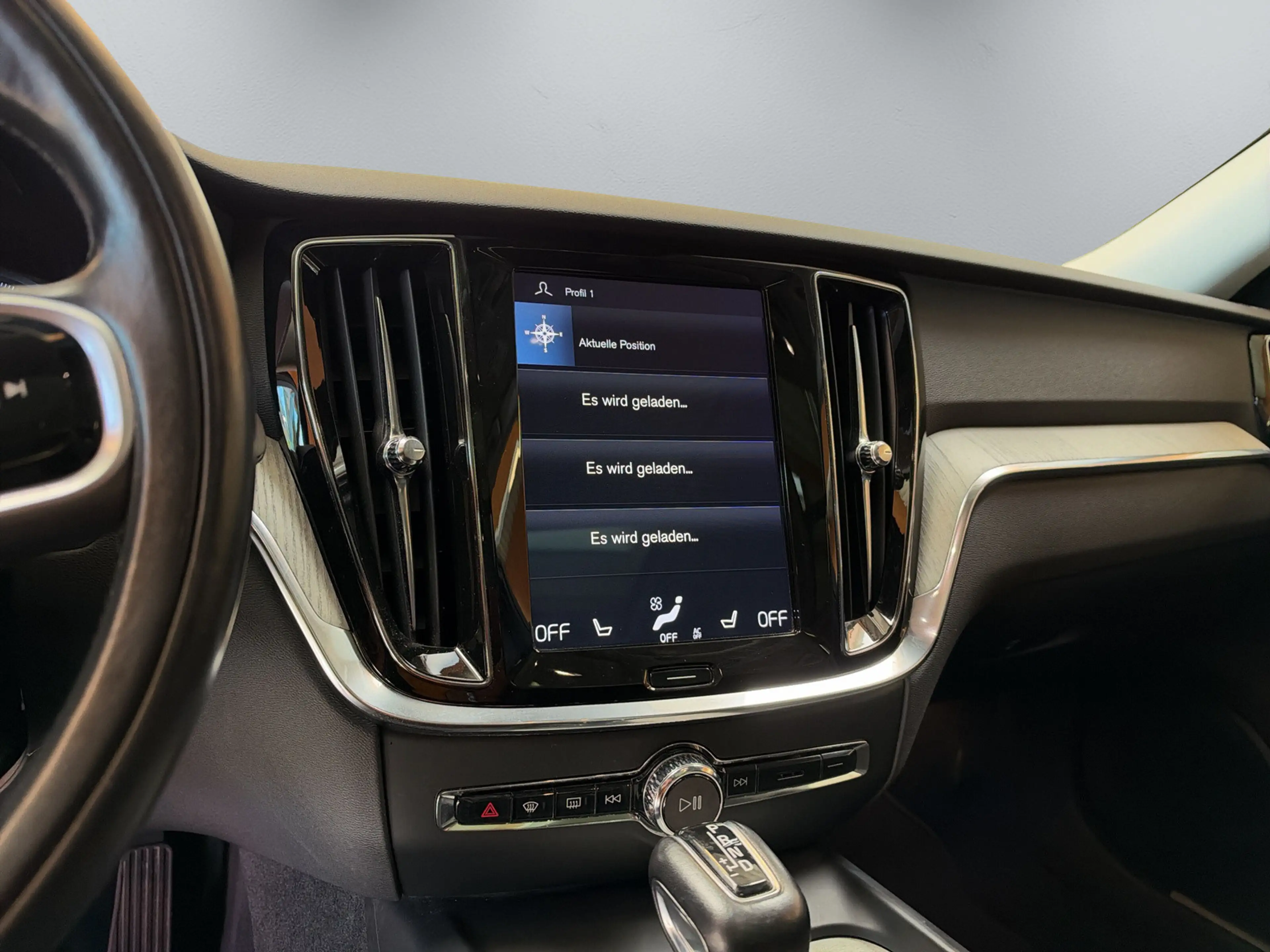 Volvo V60 Pro AWD-AHK schwenk- Panodach- elek.Heckdeckel — photo 15
