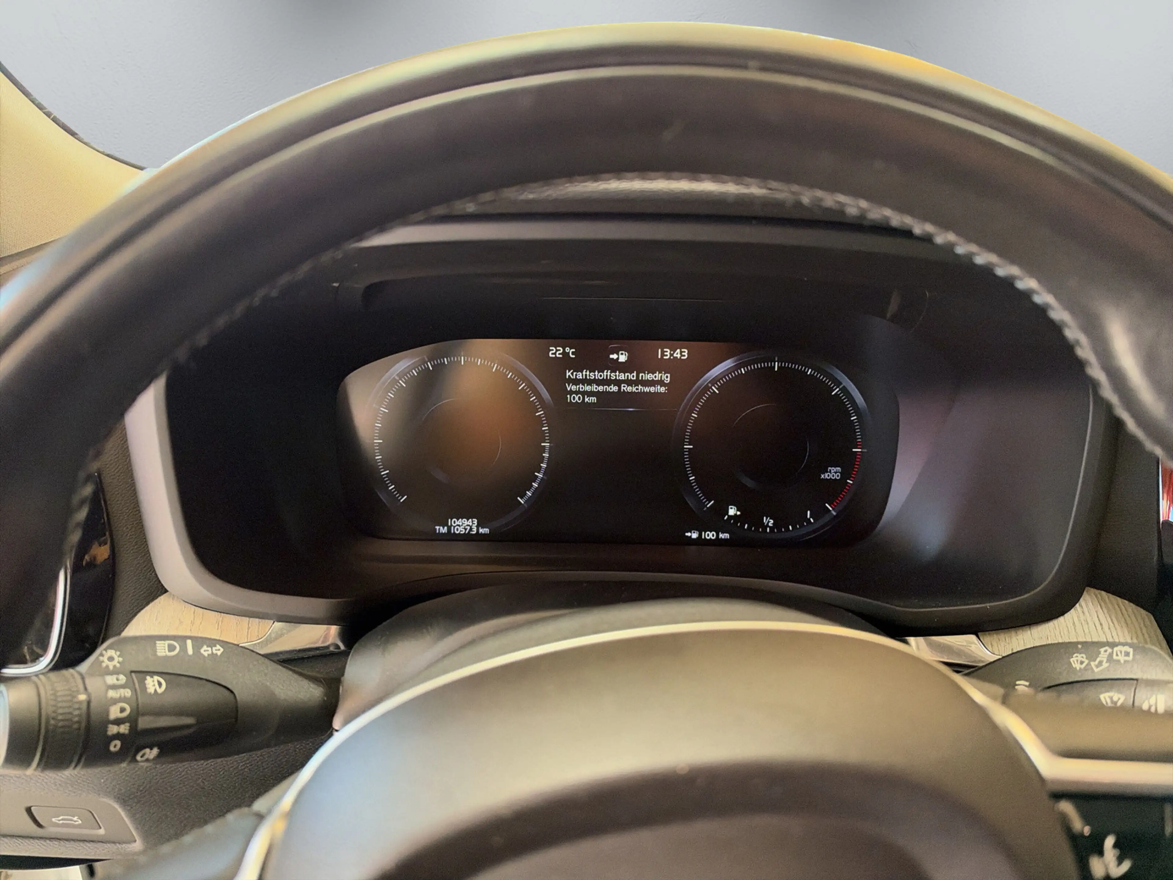 Volvo V60 Pro AWD-AHK schwenk- Panodach- elek.Heckdeckel — photo 14
