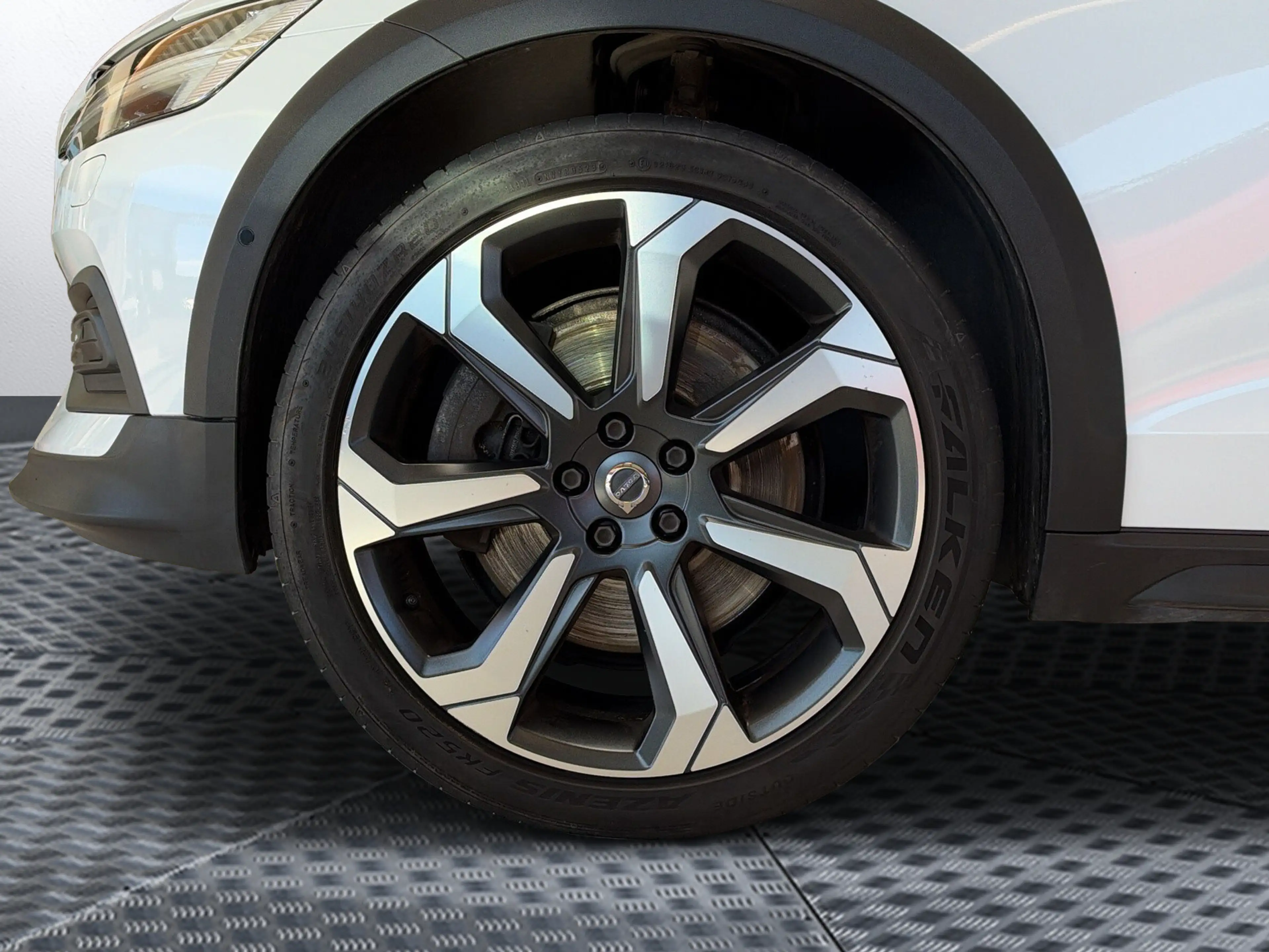 Volvo V60 Pro AWD-AHK schwenk- Panodach- elek.Heckdeckel — photo 9