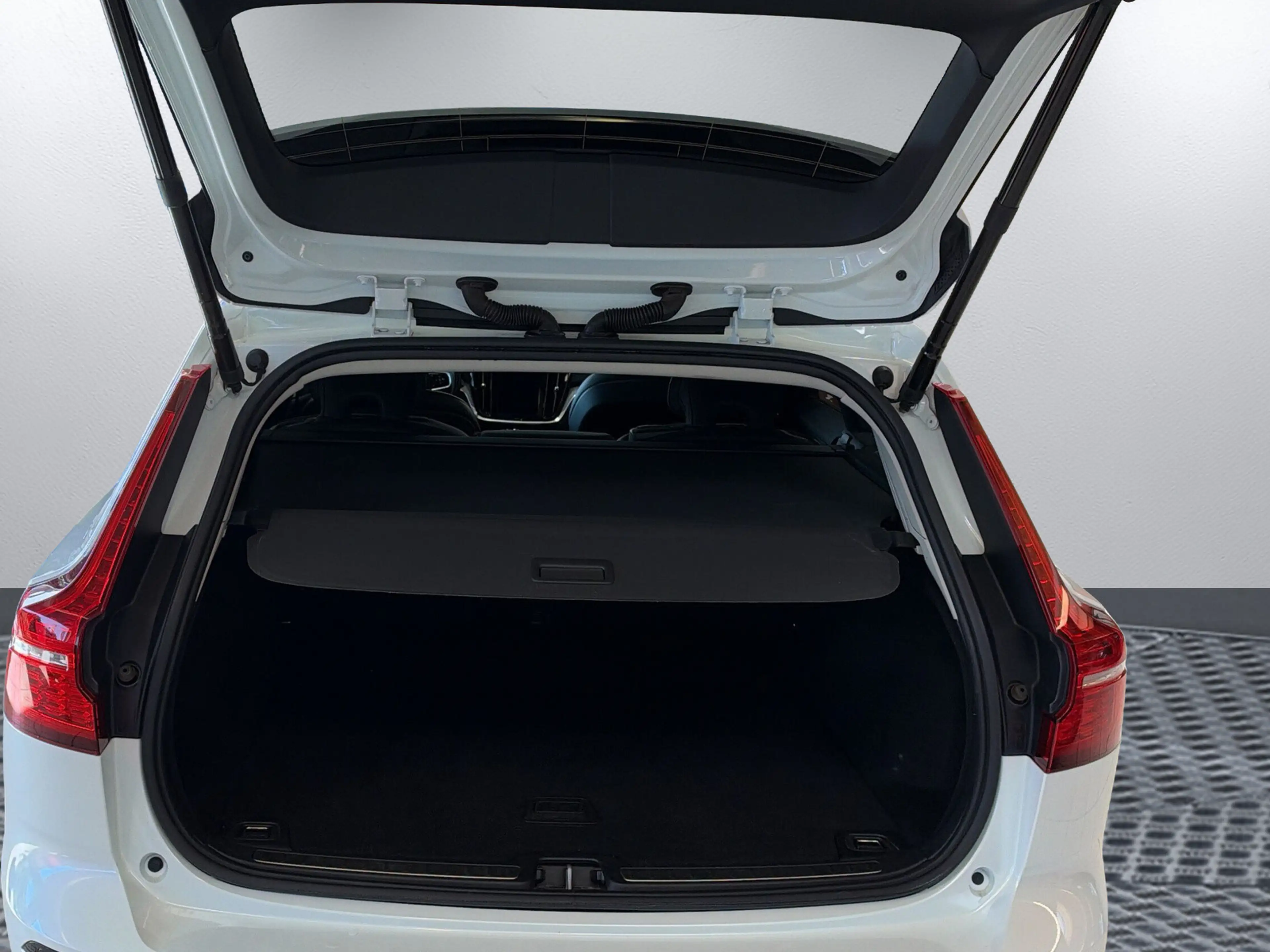 Volvo V60 Pro AWD-AHK schwenk- Panodach- elek.Heckdeckel — photo 10