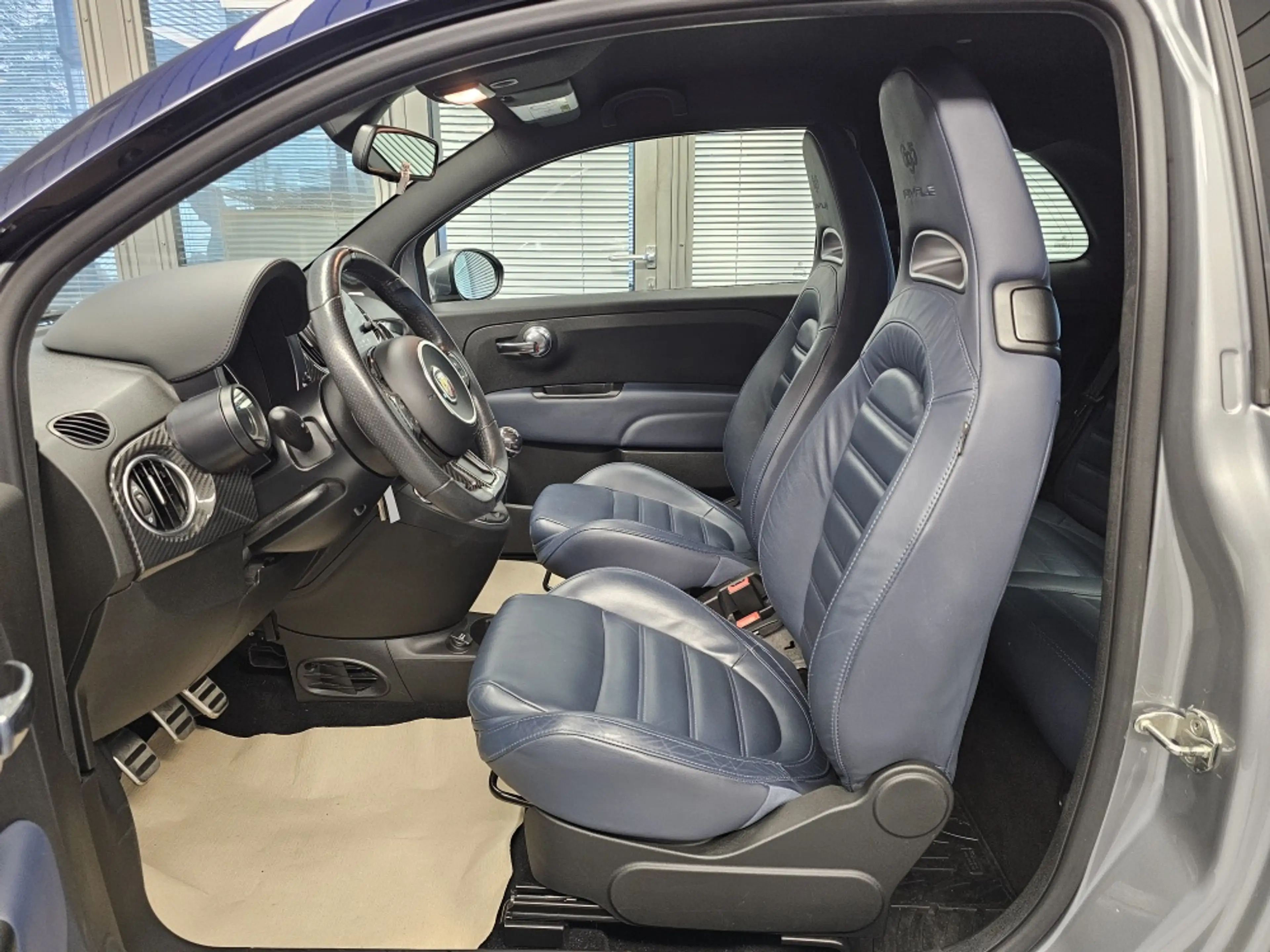 Abarth 695 Rivale Leder,Navi,App-Connect,SH,LED,PDC — photo 19