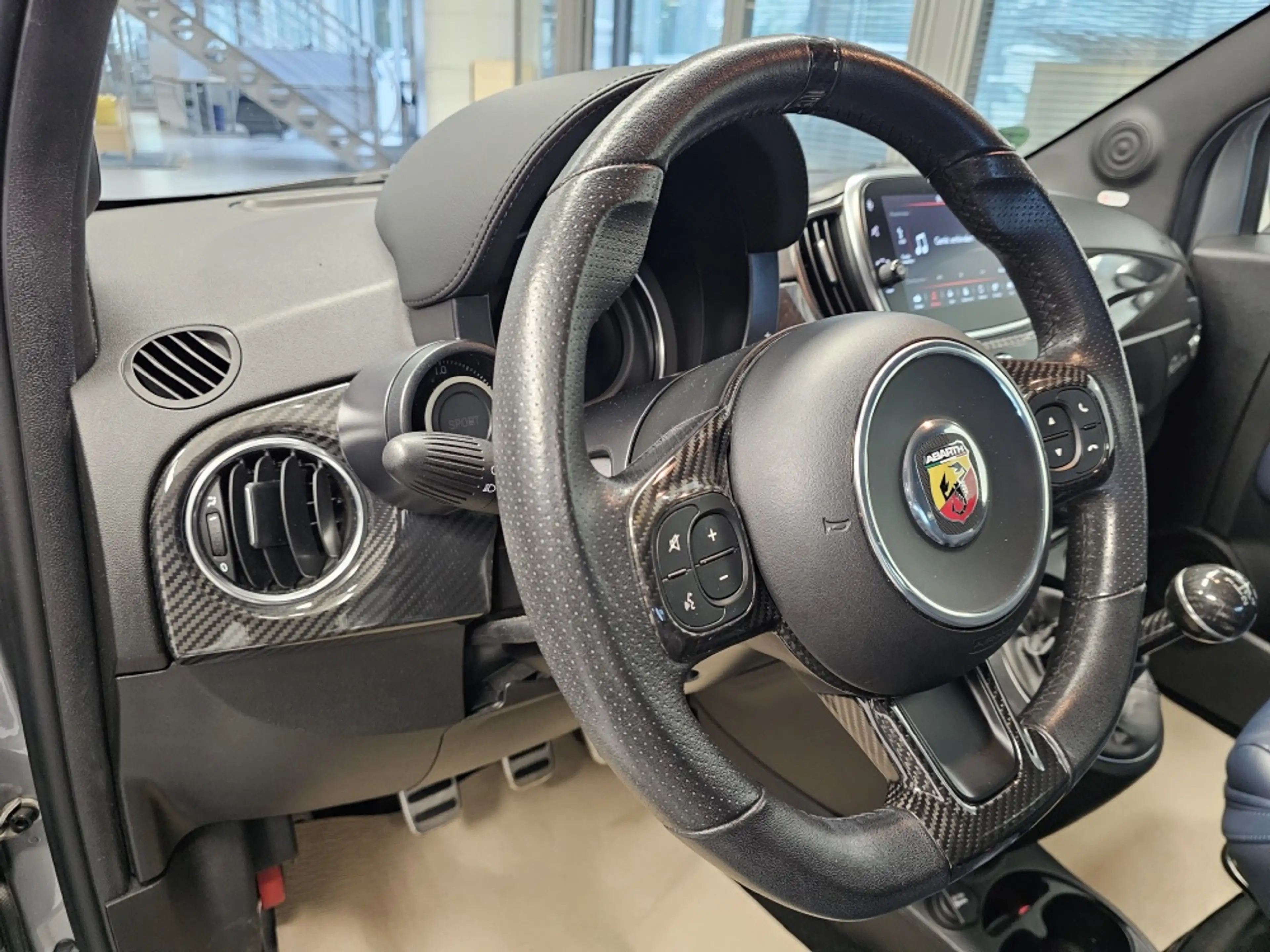 Abarth 695 Rivale Leder,Navi,App-Connect,SH,LED,PDC — photo 18