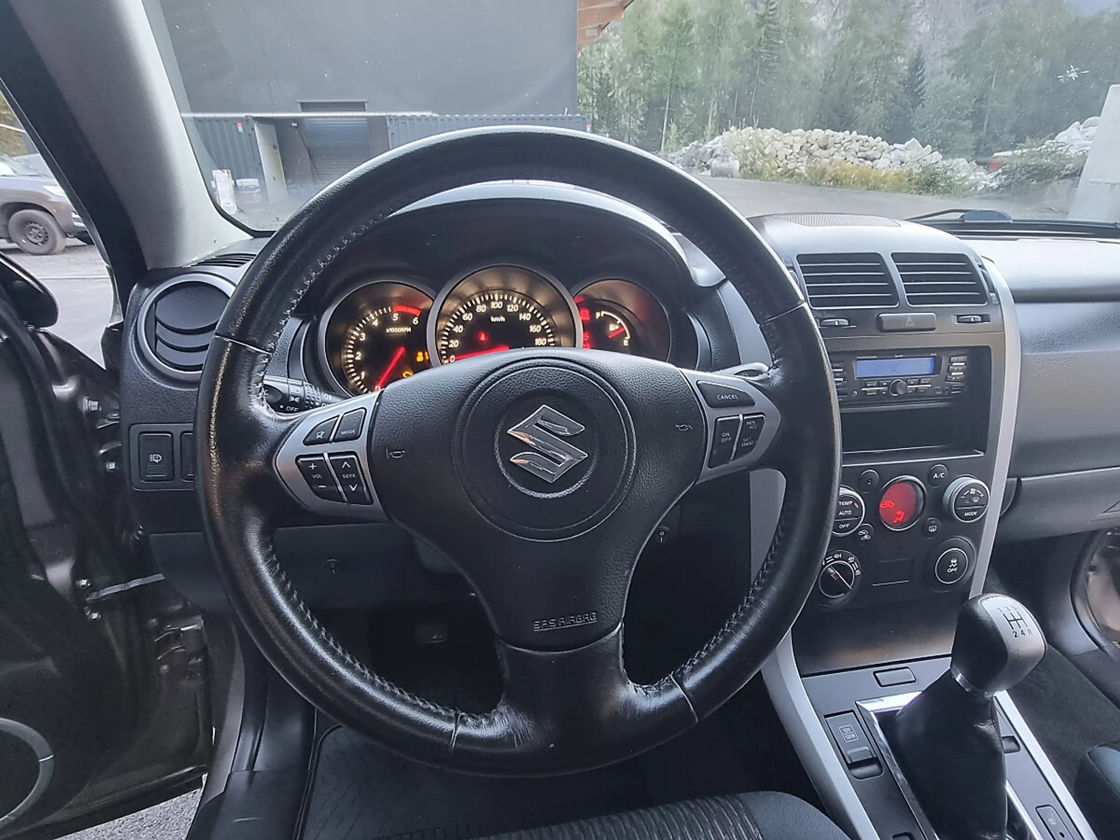 Suzuki Grand Vitara 1,9 DDiS VX-E Deluxe L3 — photo 15