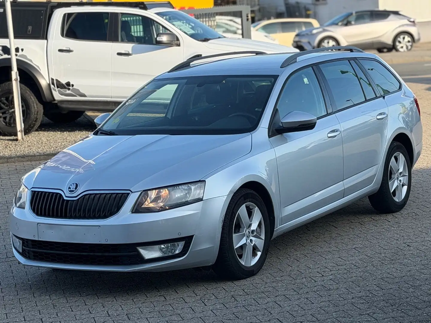 Skoda Octavia 1.6 TDI Combi Ambition Euro5,Navi Plateado - 1