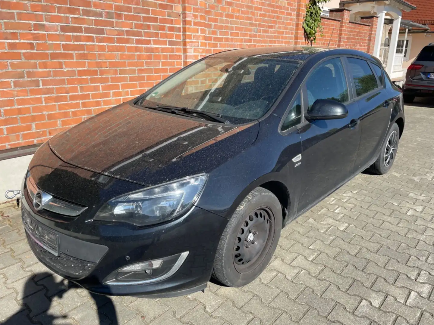 Opel Astra J Lim. 5-trg. Active *PDC*RADIO*KLIMAA*SHZ Schwarz - 2