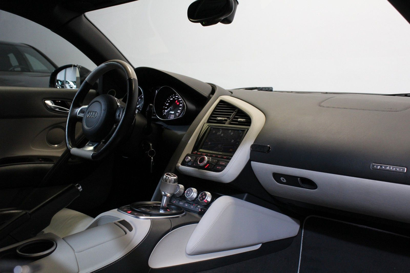 Audi R8 Coupe 5.2 FSI quattro*V10*Schalensitze*525 PS — photo 26