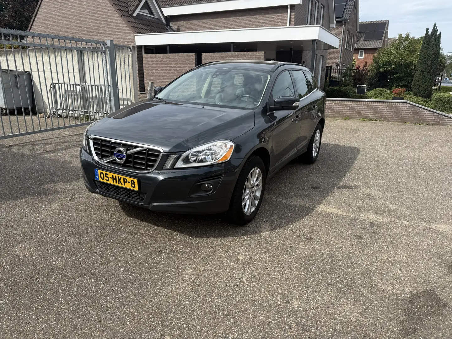Volvo XC60 2.4D AWD Momentum Grey - 2