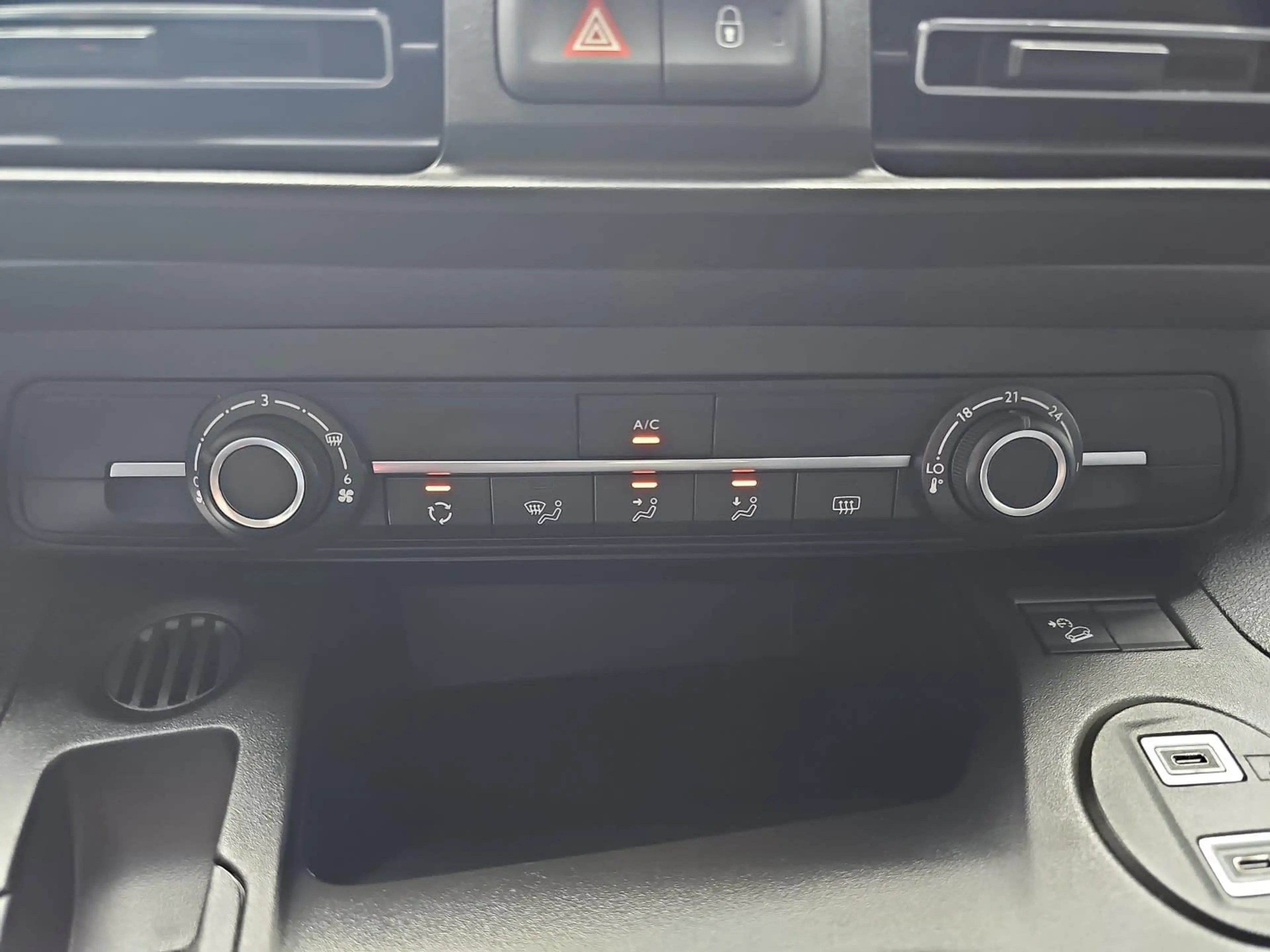 Fiat Qubo QUBO L 1,5 DIESEL ICON 5-SITZER AUTOMATIK — photo 12