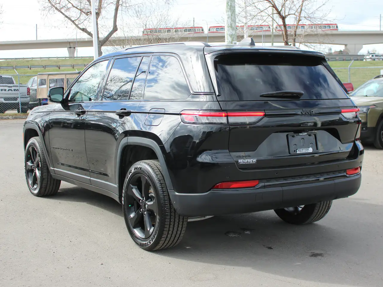 Jeep Grand Cherokee photo Jeep Grand Cherokee
