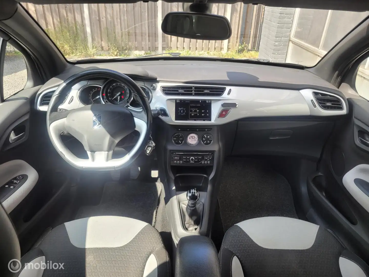 Citroen DS3 1.2 VTi Chic | APK | 150.000KM | CRUISE | AIRCO Grijs - 2