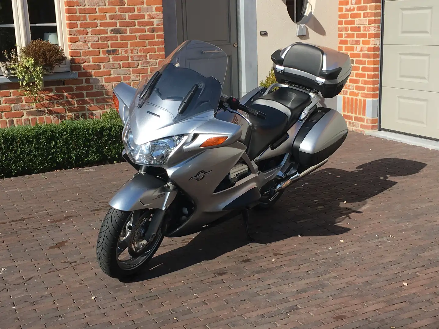 Honda ST 1300 PAN EUROPEAN ST 1300 Silver - 1