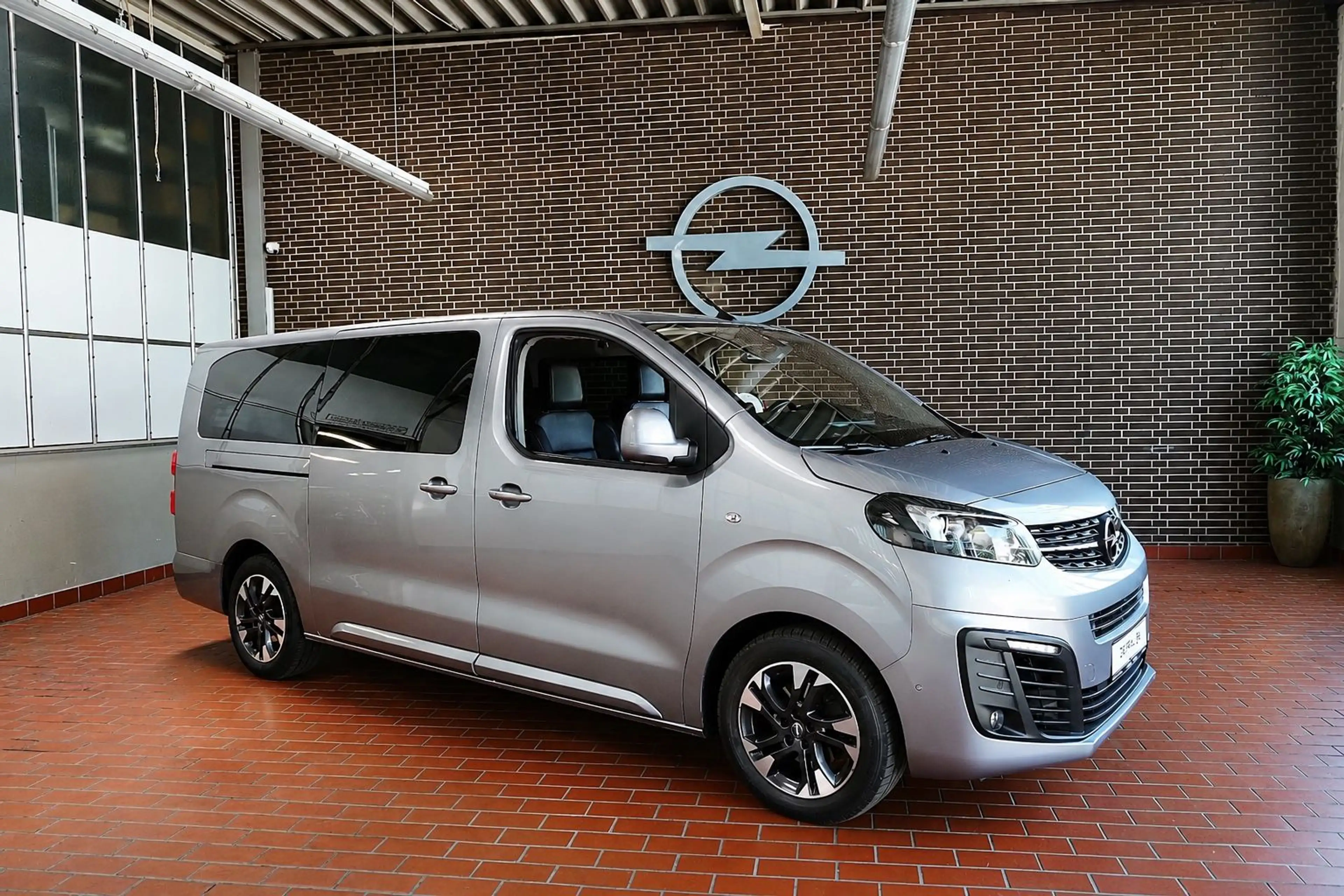 Opel Zafira Life Tourer L3-Leder/Navi/Kamera/Xenon