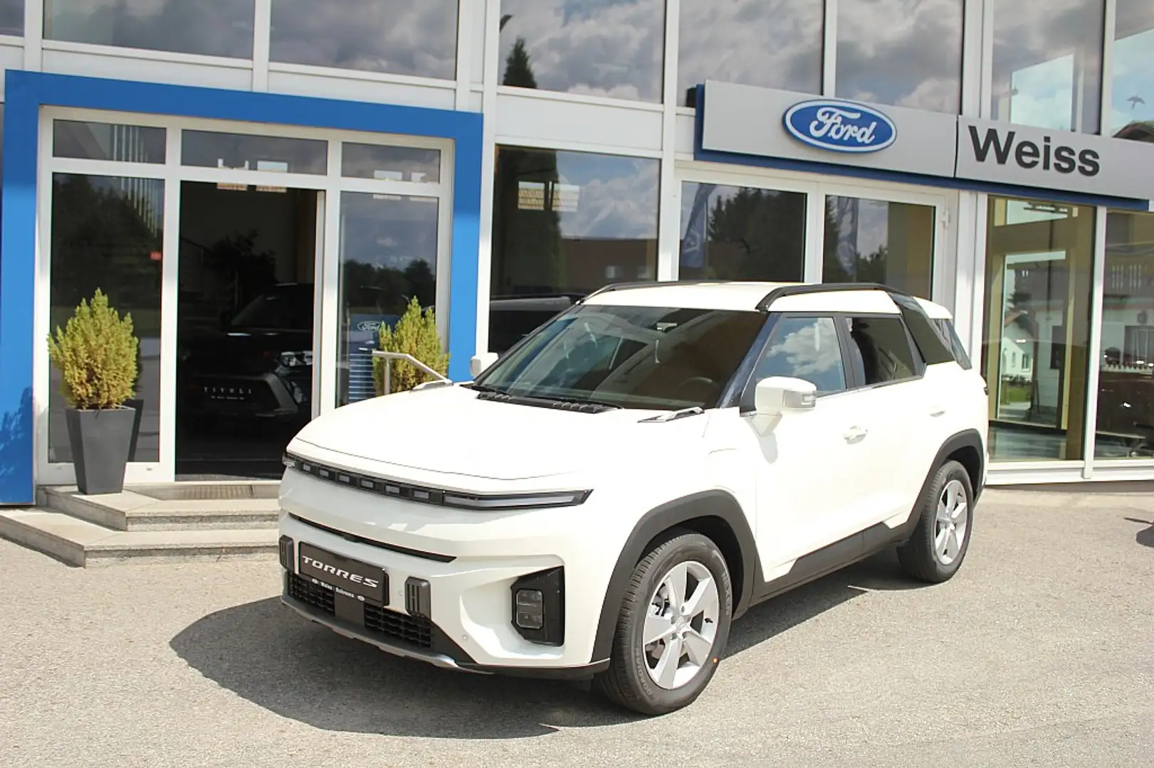 KGM Torres EVX 73,4kWh Premium Bílá - 1