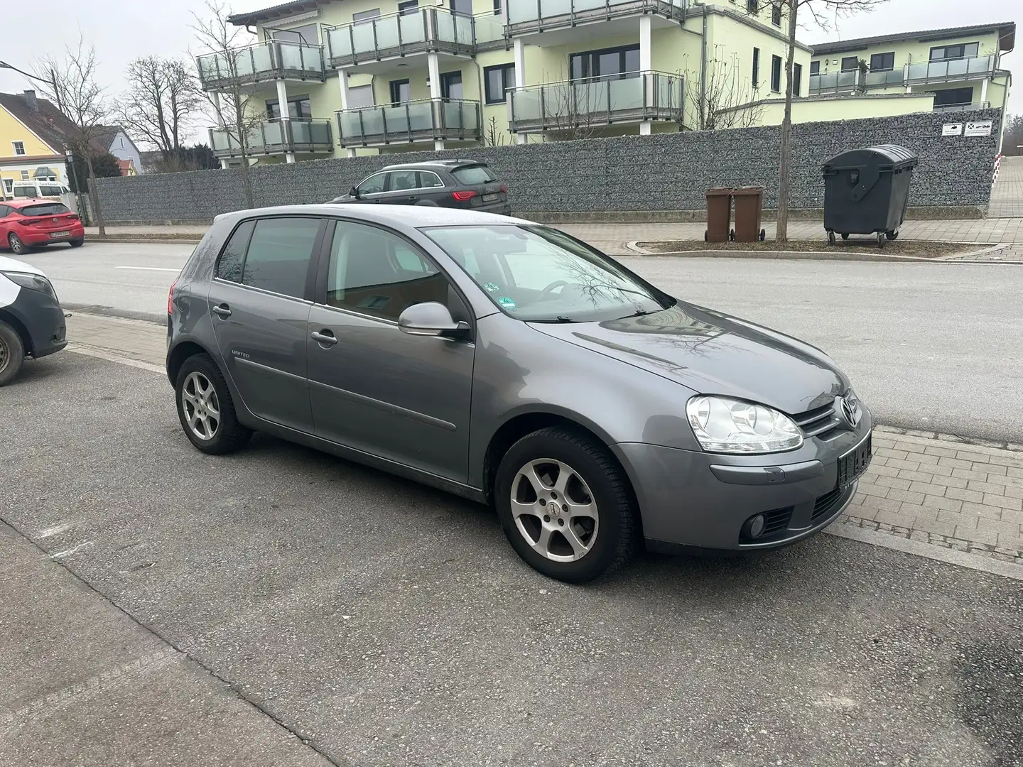 Volkswagen Golf Grau - 2
