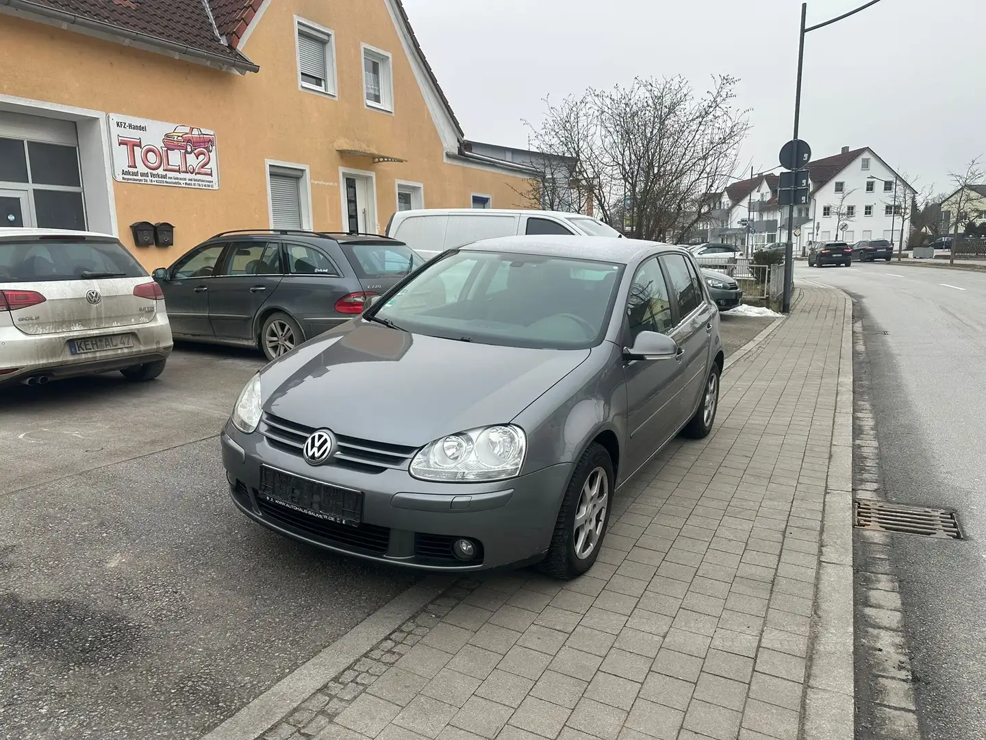 Volkswagen Golf Grau - 1
